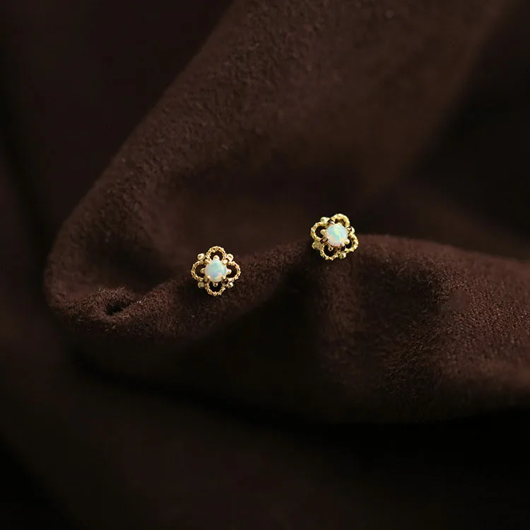 أقراط من الفضة الإسترليني S925 مطلية بالذهب عيار 14 قيراط أقراط رائعة عتيقة ماسية صغيرة متعددة الاستخدامات على شكل أوبال