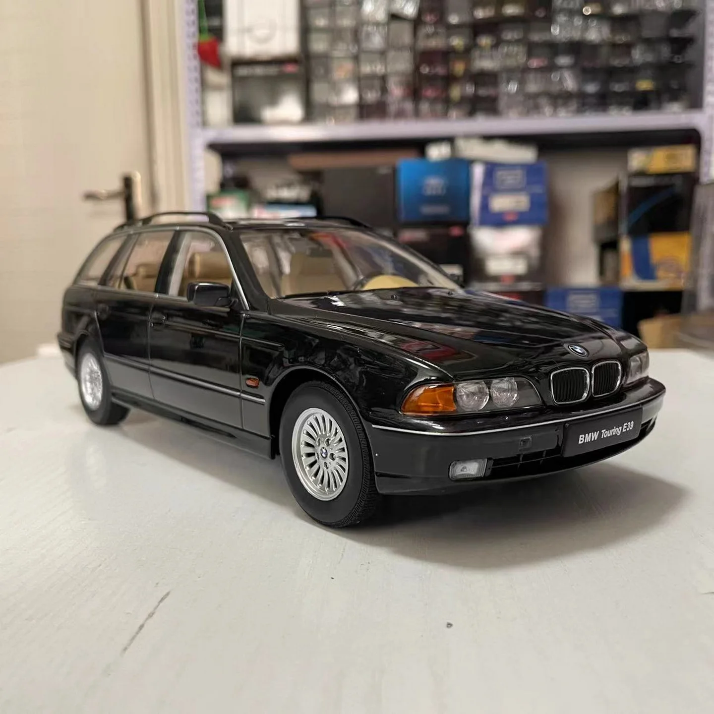 

1:18 Scale Triple9 Diecast Alloy Black BMW E39 Touring 1998 Toys Cars Model Classic Nostalgia Adult Souvenir Gift Static Display