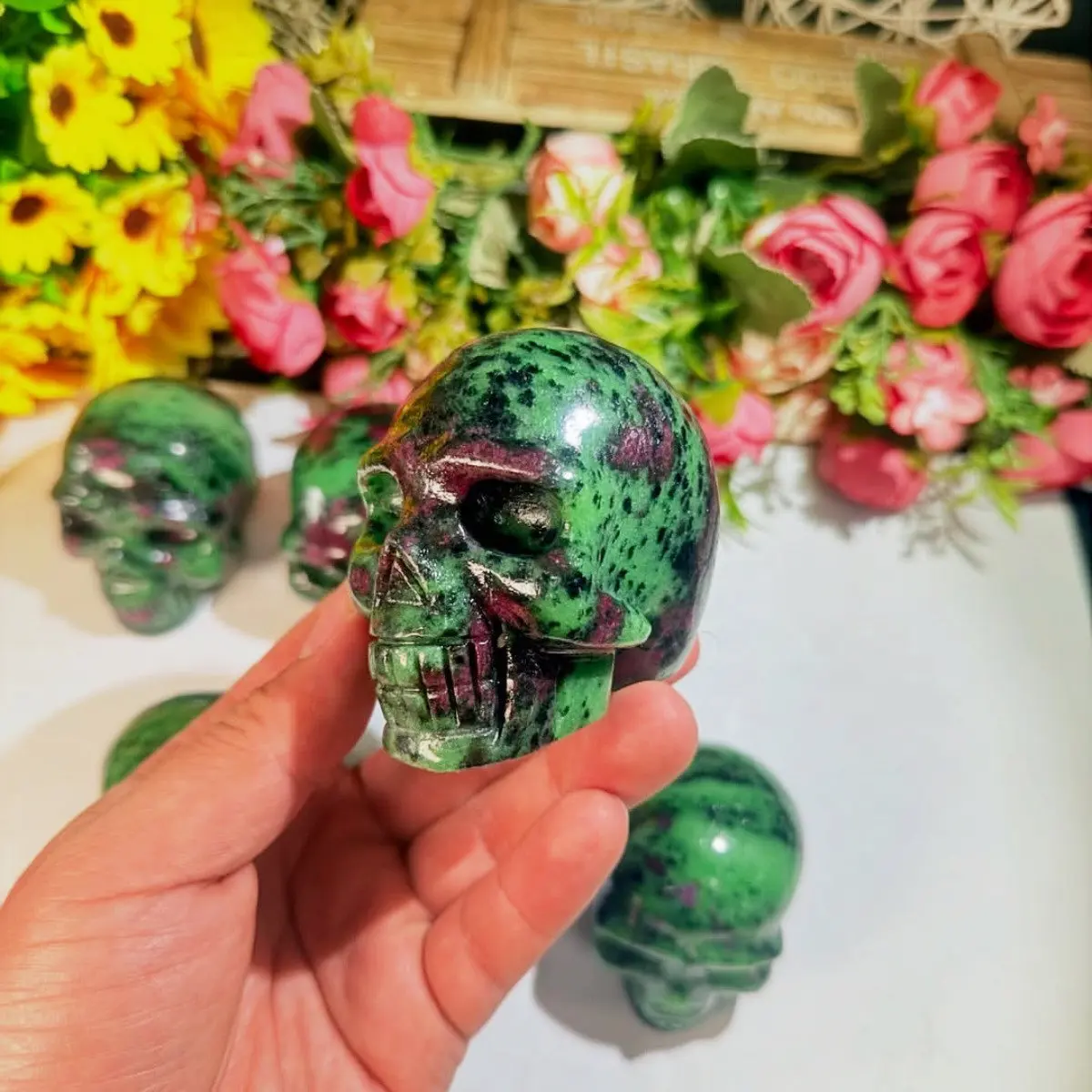 calavera-de-cristal-de-rubi-zoisita-natural-tallada-piedra-curativa-decoracion-para-el-hogar-regalo-para-meditacion-‌