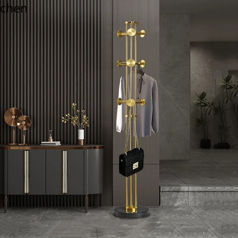 Porte-vêtements sur pied en acier inoxydable à trois poteaux pour chambre et salon