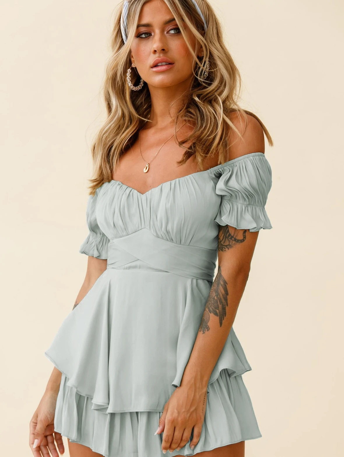 

Комбинезон све с открытыми плечами и рюшами, уличный комбинезон с высокой талией, простой дизайн, летняя коллекция, повседневные брюки для женщин