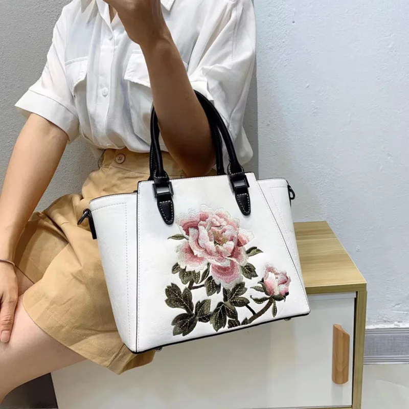 GAGACIA New Vintage borsa a tracolla con ricamo donna 2024 borsa a tracolla in pelle di grande capacità borse in stile cinese con fiori retrò