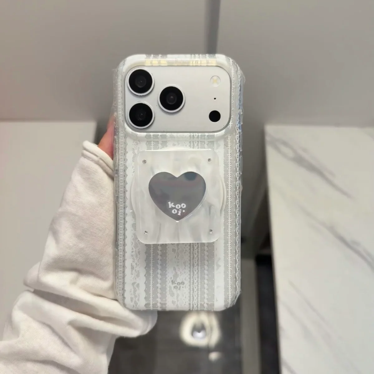 

Lace edged shell patterned heart-shaped mirror magnetic bracket suitable for Apple 17 Promax phone case iPhone 16 women's new 15