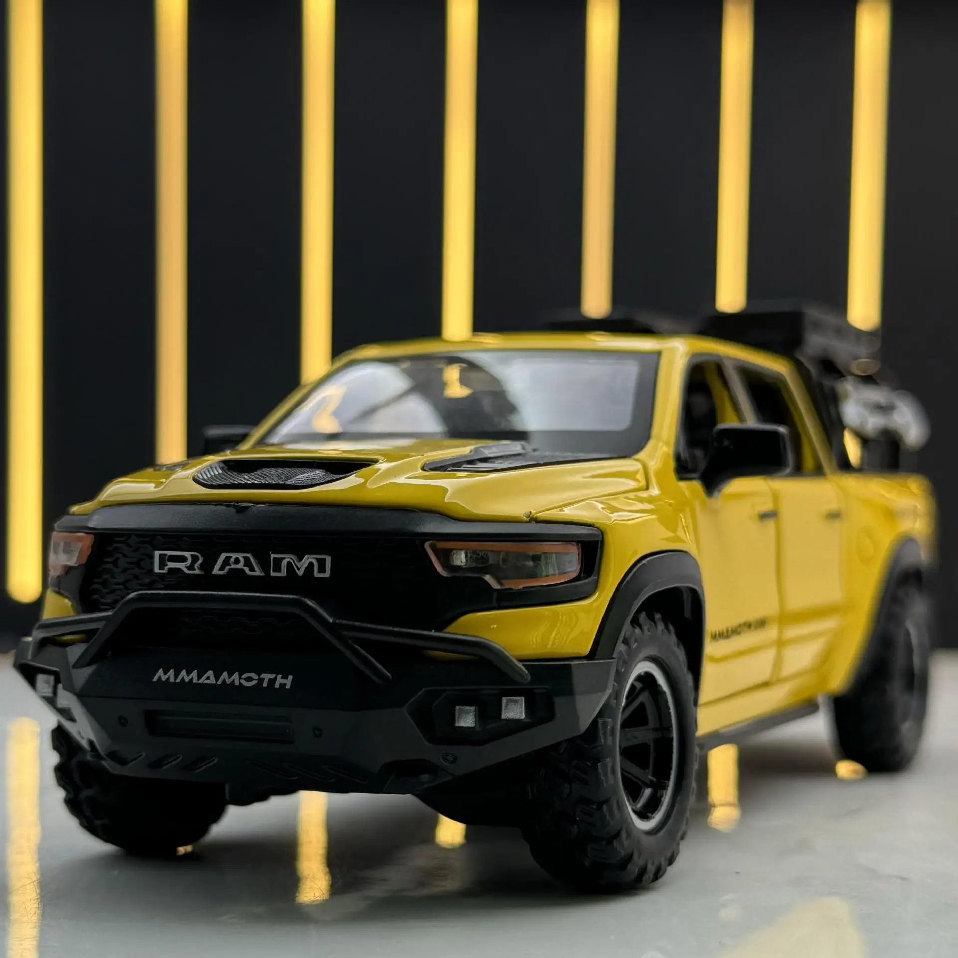 MAMMOTH-Veículo off-road em miniatura, Modelo Diecast Metal, Brinquedo do carro, Puxar, Som e Luz, Colecionáveis, Presentes, RAM, 1:32