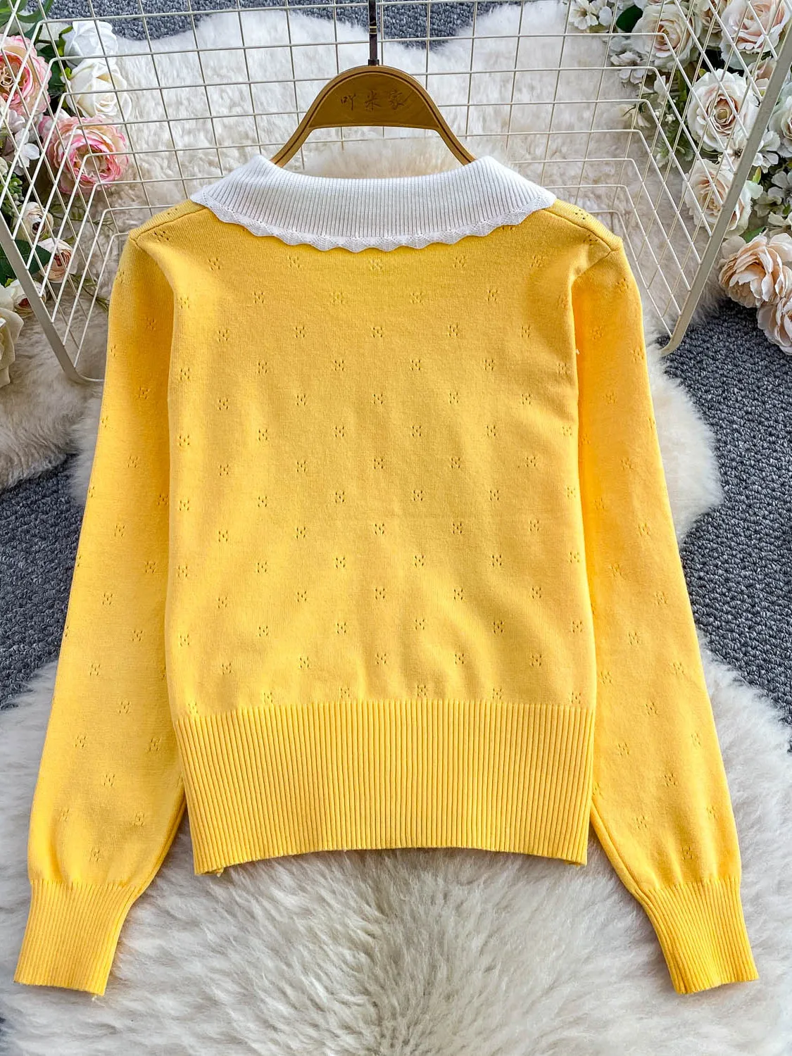 

Sweet Contrasting Color Hollow Doll Collar Knitted Sweater Women's Single Button Loose Slimming Top Girl's Faion 2025 Autumn