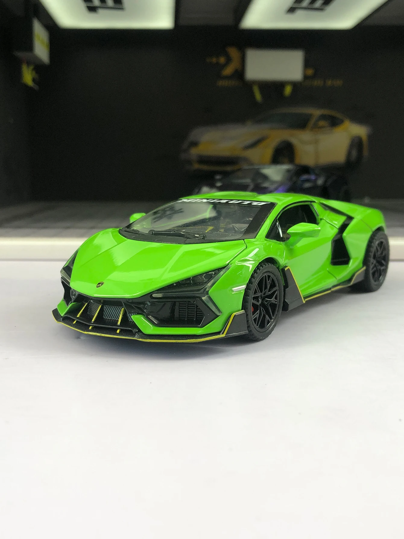 

1:32 имитация модели суперкара из цинкового сплава, статическое украшение, металлический коллекционный подарочный автомобиль