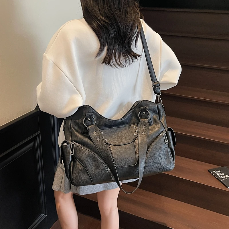 

Classic Women's Shoulder Bag Messenger Style Leather Handbag For Fashionable Ladies Elegant Design Carry