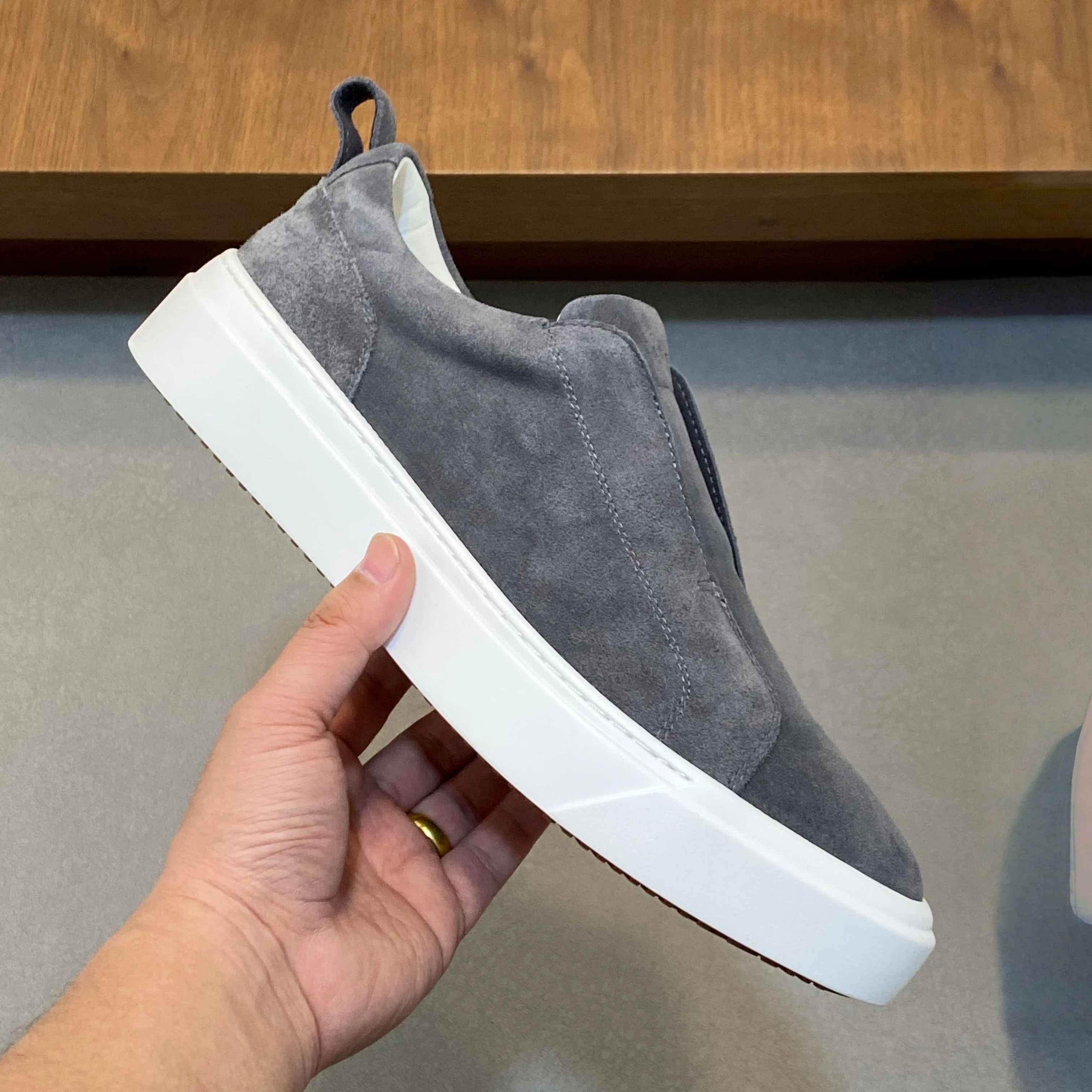 GRAY
