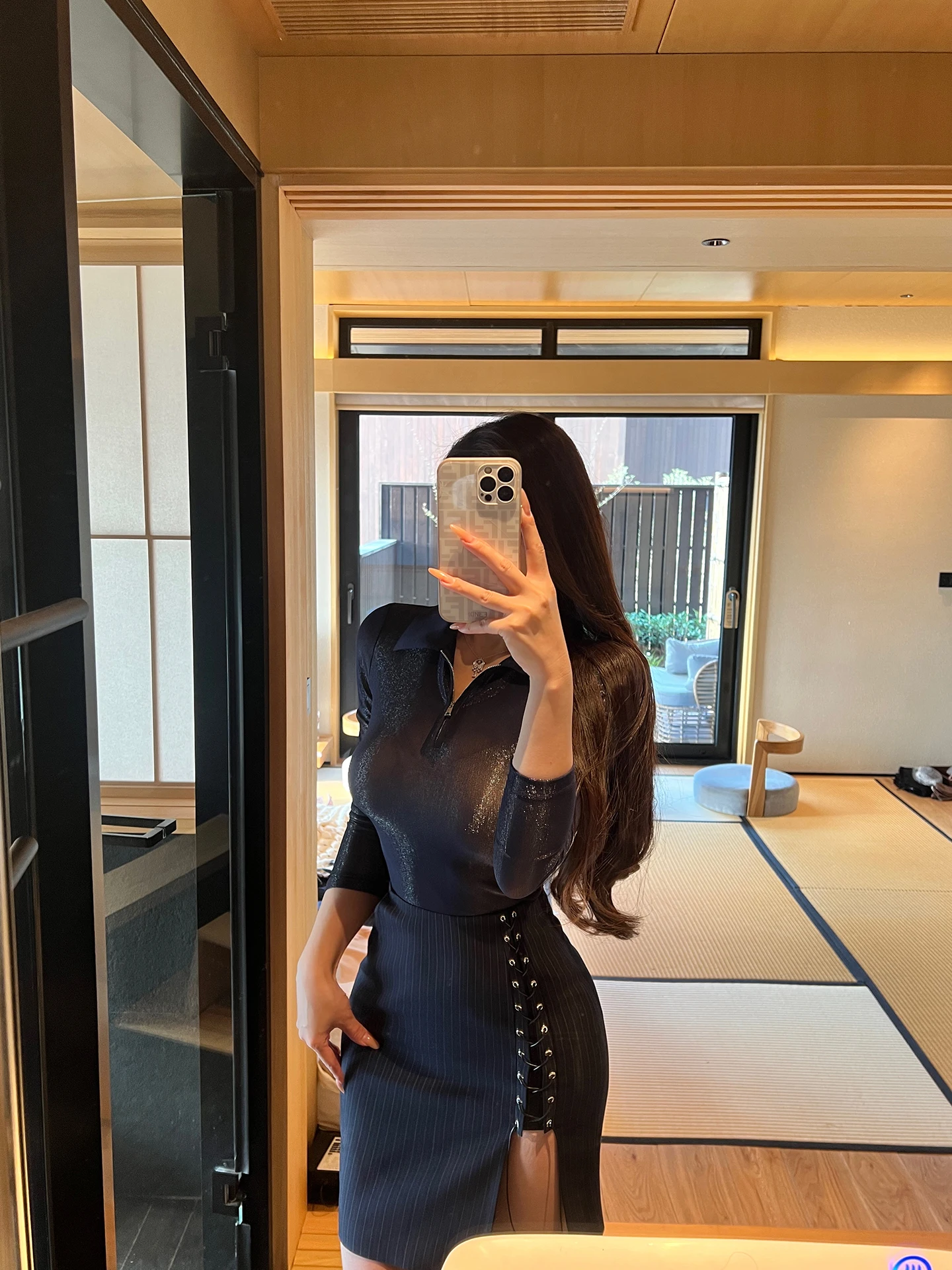 

Элегантная блузка из блестящего шелка королевского синего цвета с эластичным воротником Wang Jiujiu 318PM2000, женская рубашка для женщин среднего возраста, модная, с эффектом утяжки на талии, длинная