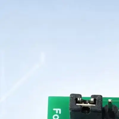 Модуль безопасности TPM 2.0 с 10-контактным интерфейсом SPI для безопасного выполнения прошивки и проверки целостности платформы.