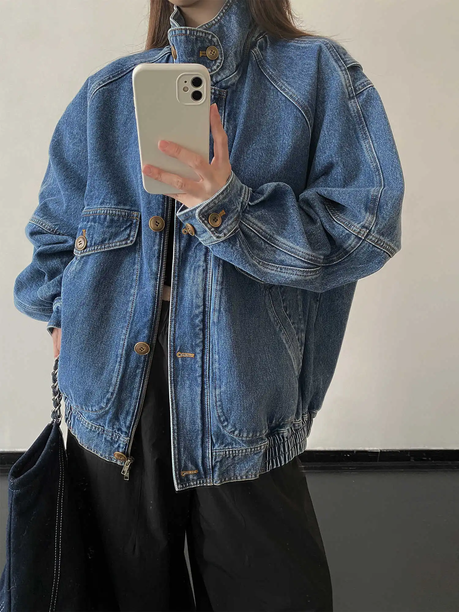 

Женская джинсовая куртка-бомбер с воротником-стойкой, выстиранный синий деним, новинка 2026 года, оверсайз, ретро-стиль, уличная повседневная верхняя одежда