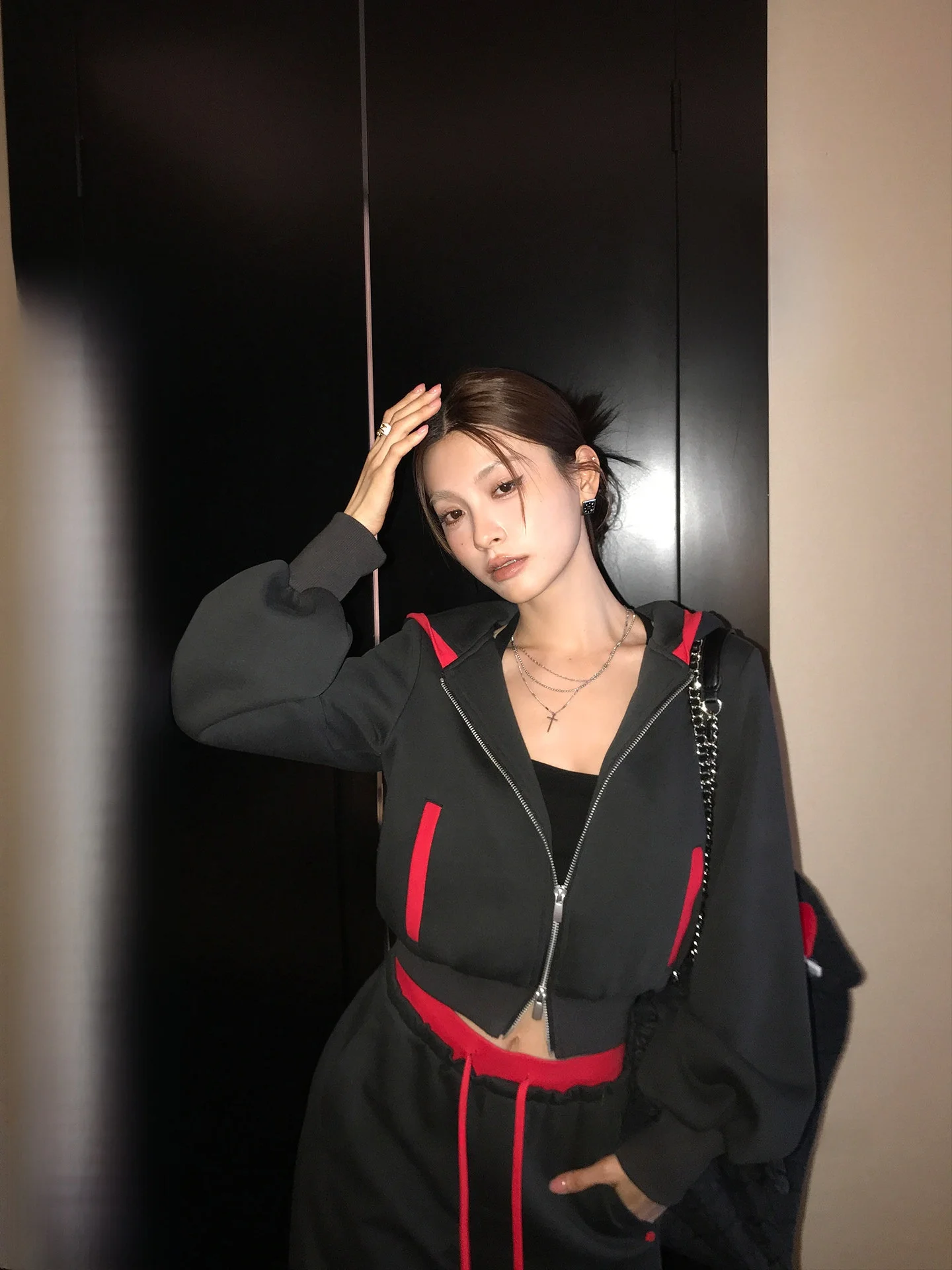 

Комплект LIONE: худи на молнии с флисовой подкладкой и брюки, повседневный спортивный костюм в стиле Cisas, модный женский наряд из Китая