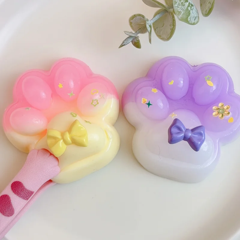 Dopamin-Macaron-Serie, Kunstharz-Ton-Katzenpfoten-Quetschspielzeug mit Blumenschleifen – Pastellfarben (Lavendel, Gelb, Rosa, Blau, Weiß) f