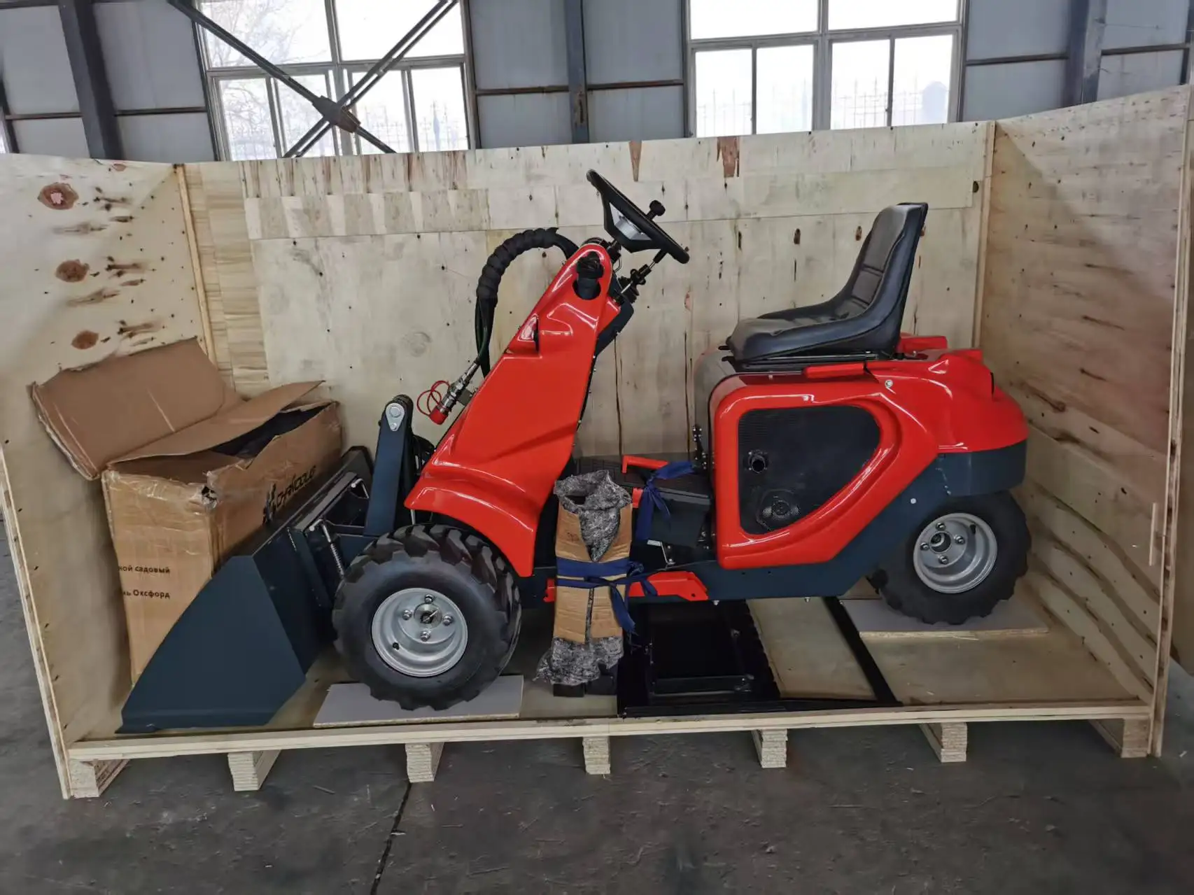 

Колесный мини-погрузчик с гидравлическим двигателем, мини-трехколесный мини-погрузчик с бортовым поворотом на продажу