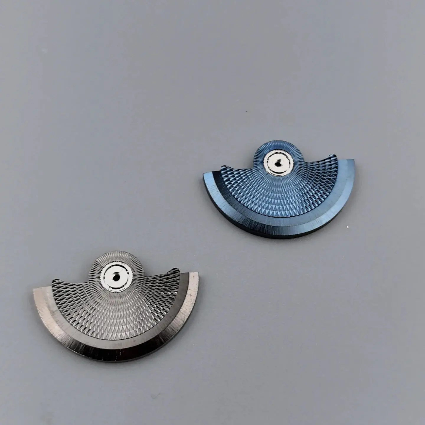 Il rotore automatico con motivo ananas è compatibile con NH35.