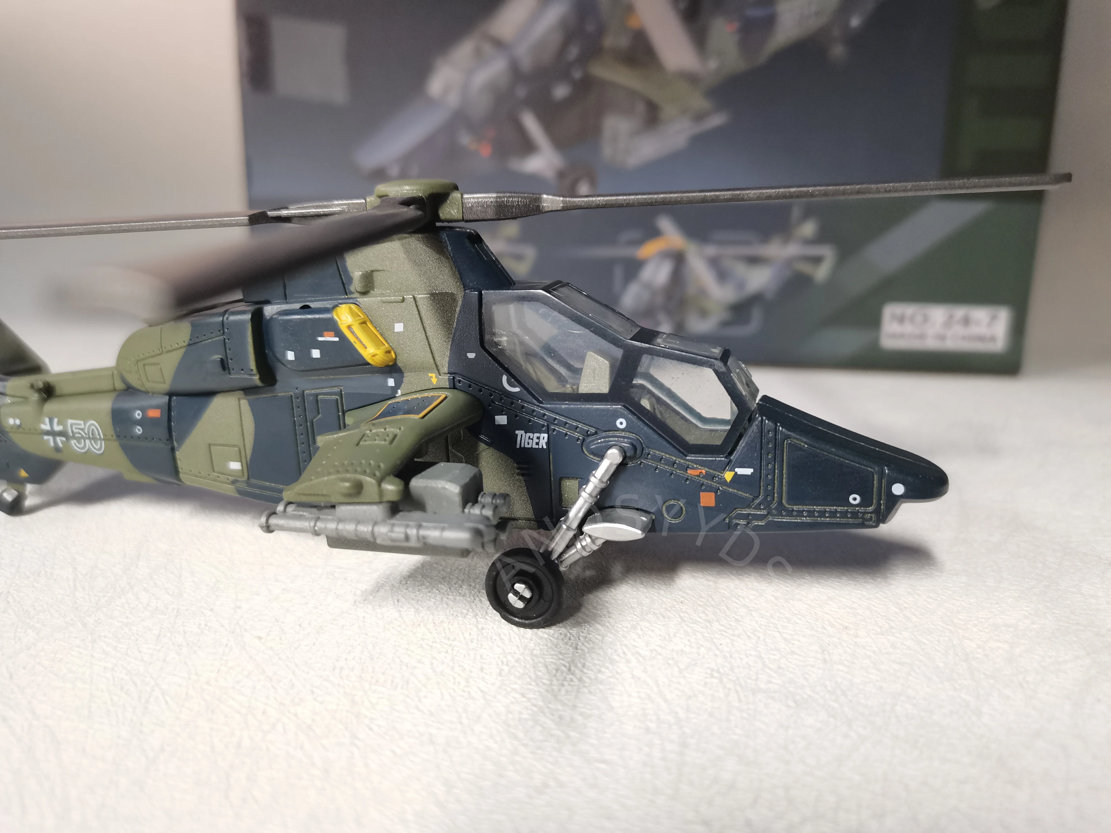 お土産 1/72 ユーロコプター EC-665 タイガー UHT ドイツヘリコプター戦闘機軍事ギフトプラスチック組立モデルおもちゃ構築キット