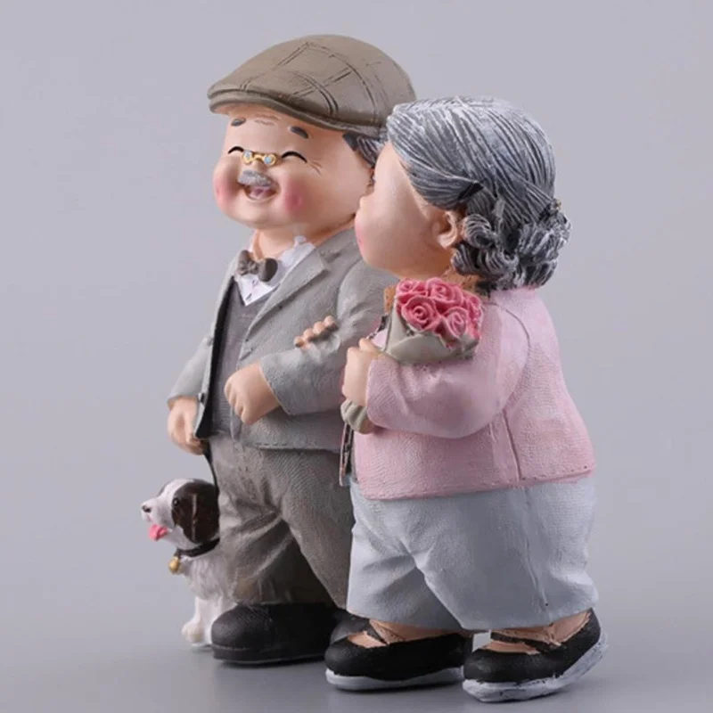 C2 Elderly Couple Resin Statue Romantic Elderly Craft Adornment Home Desk Decor Happy Couple Figurine