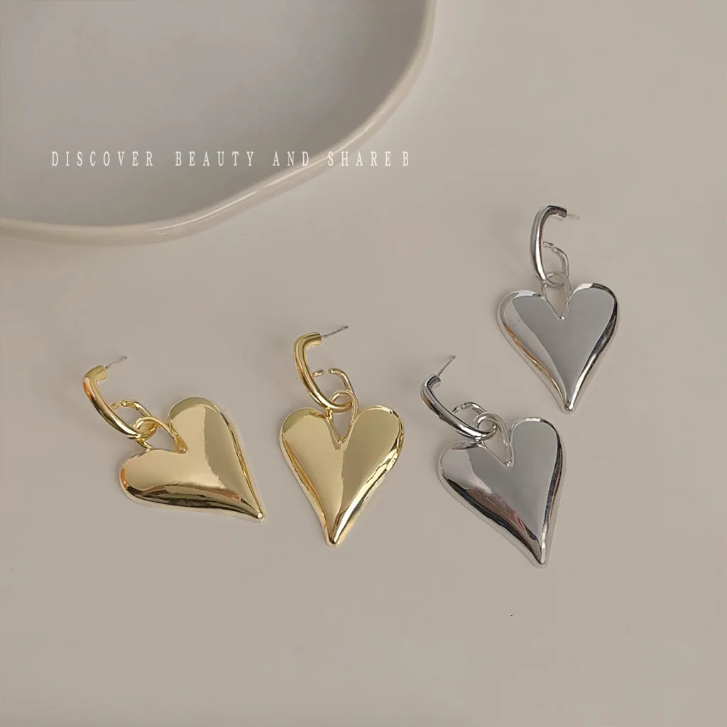DIY accessories High-end metal big love earrings female niche cold wind peach heart earrings personality exaggerated temperament