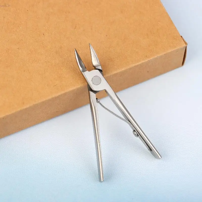 Professionele nagelknipper met dikke nagel en roestvrijstalen behuizing voor nagelverzorging en het verwijderen van ingegroeide nagels