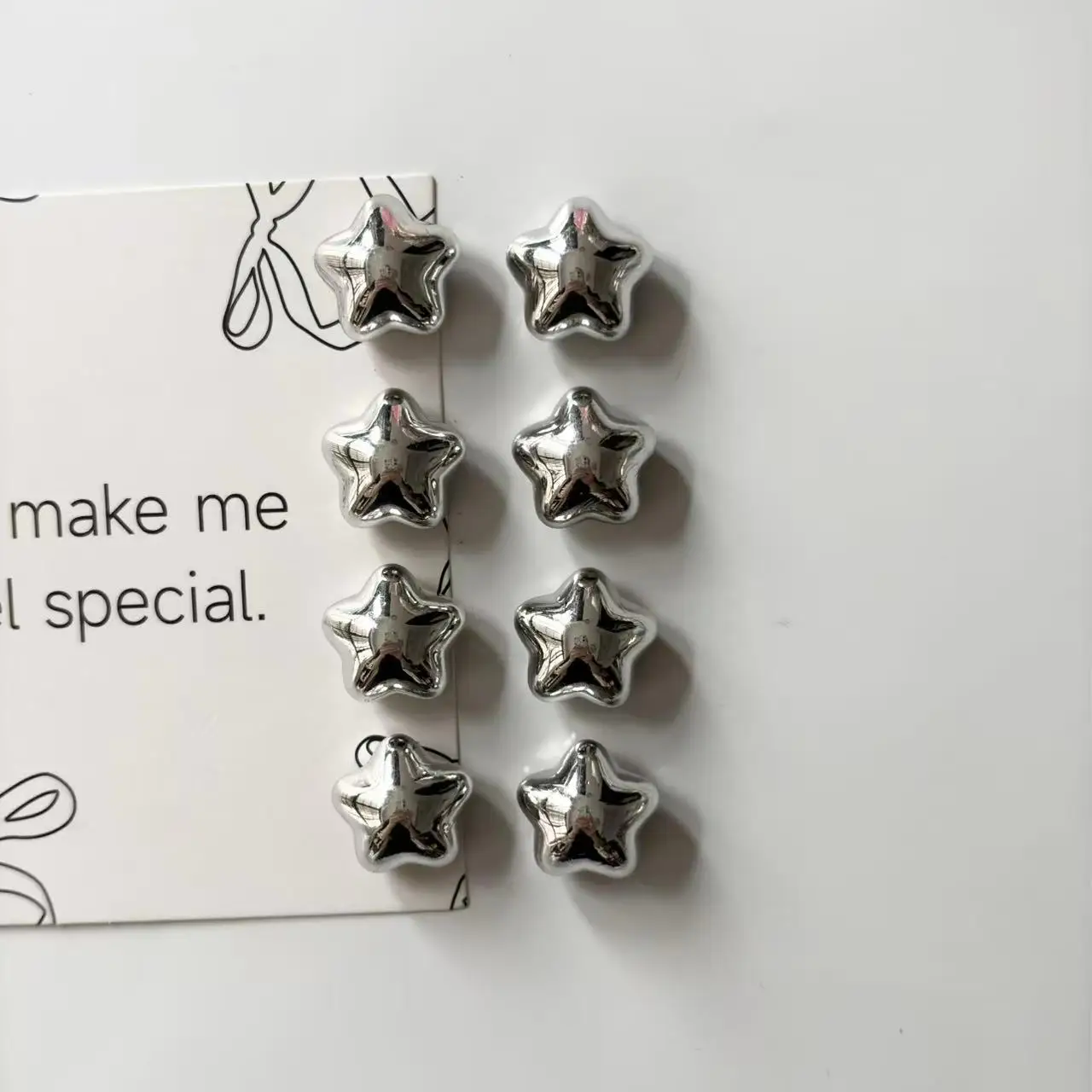 8Pcs Mini metal five-pointed star refrigerator magnet in circular shape with magnetic iron photo for gift or present.