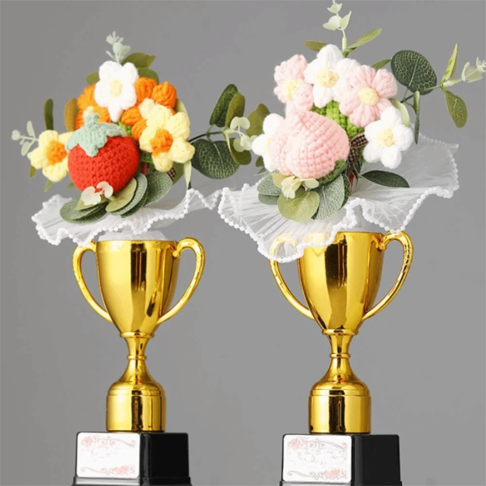 

Delicate Flower Adornment Graduation Season Ornament Trophy-Shaped Base Refined Workmanship Teacher Appreciation Keepsake