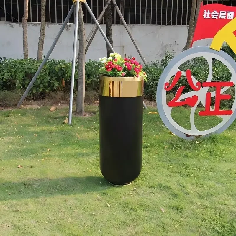 Sleek Matte Black Stainless Steel Planter Box Decorative Metal Flower Pot for Contemporary Apartment Balcony Decoration