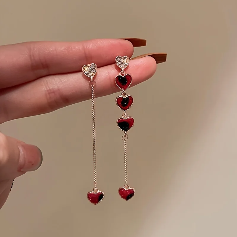 

1 Pair of Valentine's Day Gift Vintage Elegant Asymmetrical Heart Chain Earrings