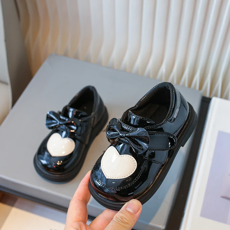 Little Girls Cute Heart‑Patch Platform Mary Jane Shoes, Patent Leather Bow Hook‑and‑Loop Thick‑Sole Casual Dress Shoes