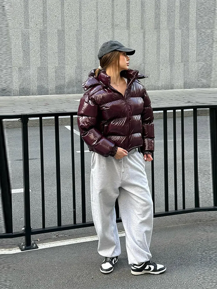 

Укороченная женская зимняя куртка с капюшоном, блестящая, на подкладке, с карманами, на молнии, с длинными рукавами, теплая, универсальная