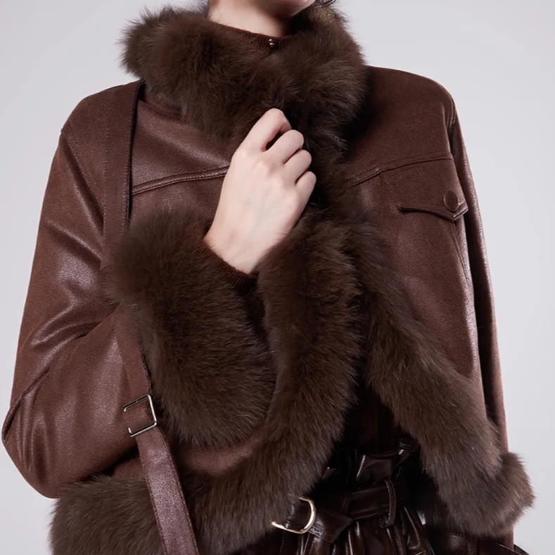 Elegante moda High-end Socialite Giacca in ecopelle Pelliccia di volpe Patchwork PU Bottone Sottile Spessore Caldo Cappotto corto Donna Inverno