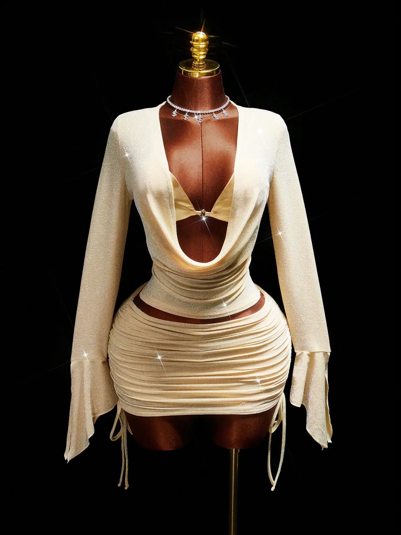 Completo Sexy da Donna in Due Pezzi con Top a Maniche Lunghe e Minigonna, Design con Coppe, Dettagli Arricciati, Abbigliamento da Festa