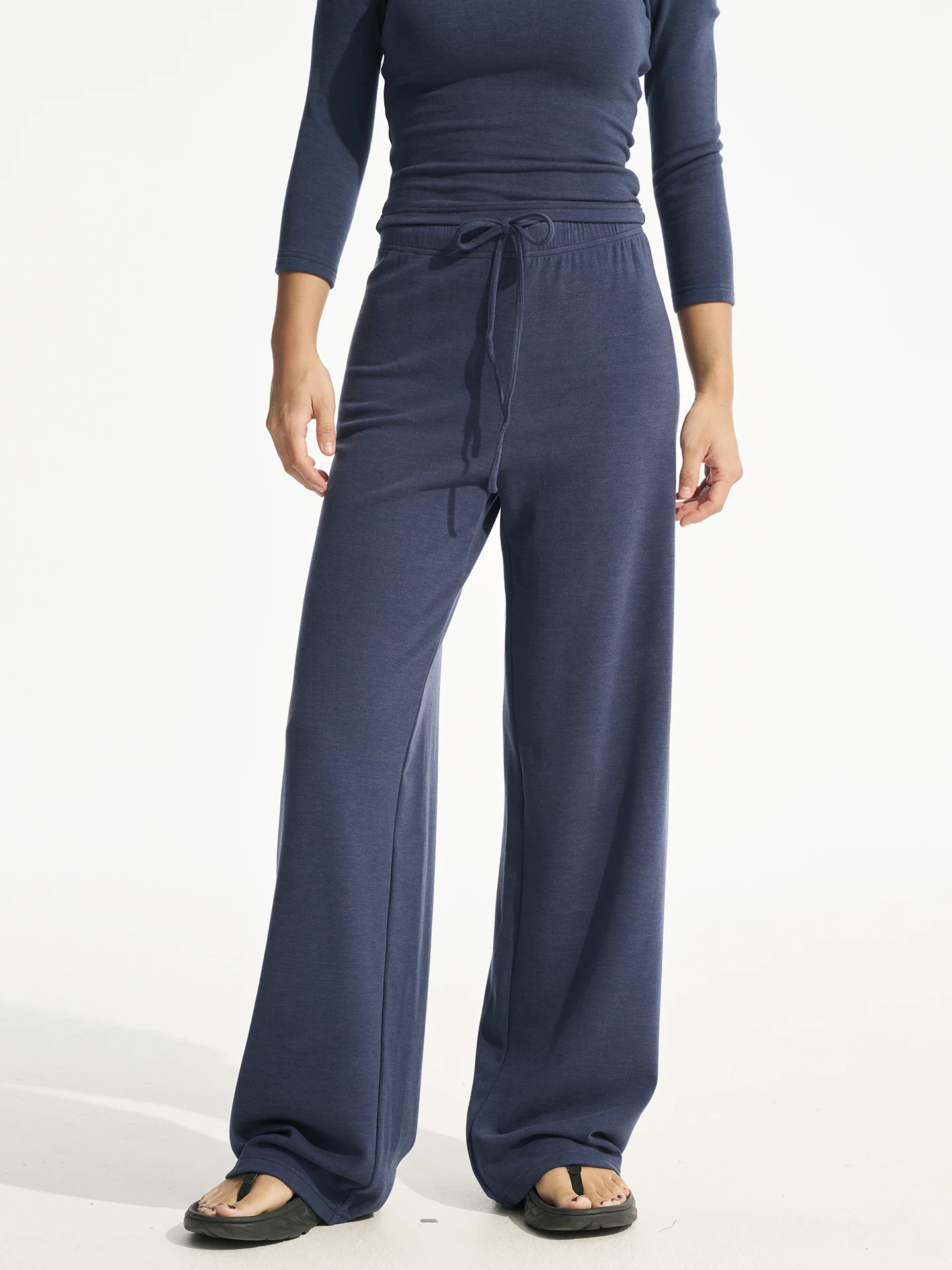 

Брюки Decemarch осенне-зимние из мягкой кожи, струящиеся, с четырехсторонним стрейчем, прямые, повседневные, с эластичным поясом, длинные, теплые и комфортные.