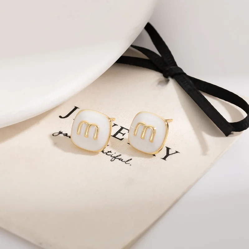 أقراط هندسية عصرية على شكل حرف M، مدمجة وأنيقة، تصميم النسخة الكورية الجديدة، أقراط راقية