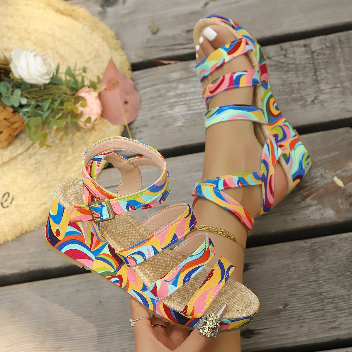 

Модная женская обувь на толстой подошве, новинка лета 2025 года, пляжные разноцветные женские сандалии с наклонными и открытыми пальцами, нескользящие женские сандалии