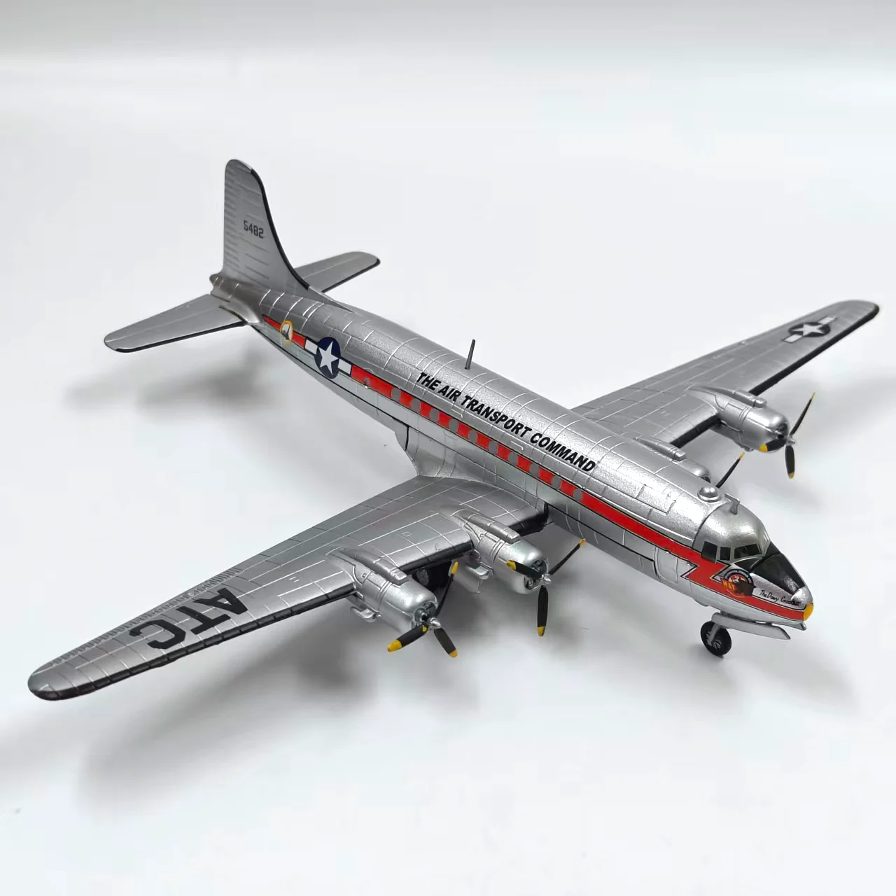 1/144 Scale C-54 Skymaster Strategic Transport Aircraft Simulation Alloy Aircraft Model Static Collectible Ornament Holiday Gift