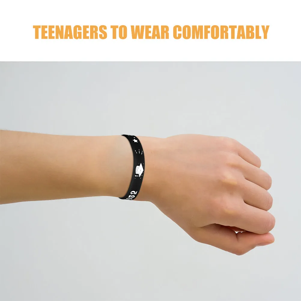 10Pcs Graduation Wristbands Class 2025 Silicone Rubber Bracelets Black Stretch Party Favors for Men Women Teens