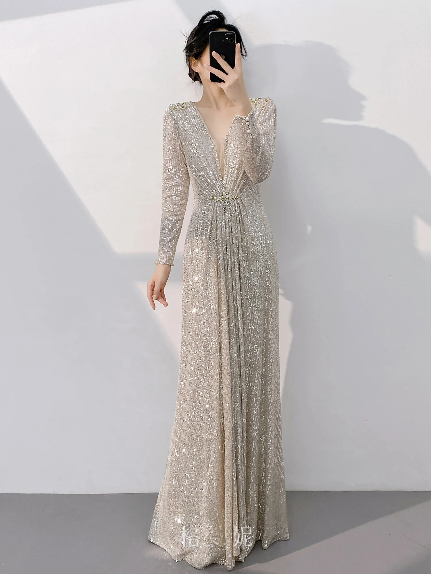 

Ele Evening Gown Women's New 2025 High-End Sensation Beautiful Lightweight Luxury Sequin Host Dr Winter Long Sve