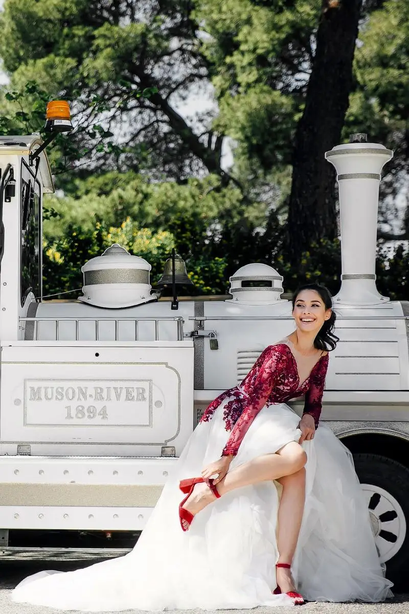 Burgundy And White Wedding Dress Long Sleeves Lace Appliques Tulle Boho Bridal Gown Customized Robe De Mariee