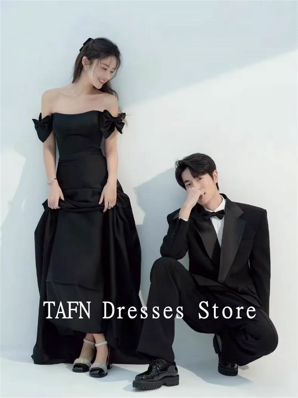 TAFN Couple Photo Theme Dress Haute Couture Vintage Simple A-line Black Satin Off the Shoulder Light Wedding Dress