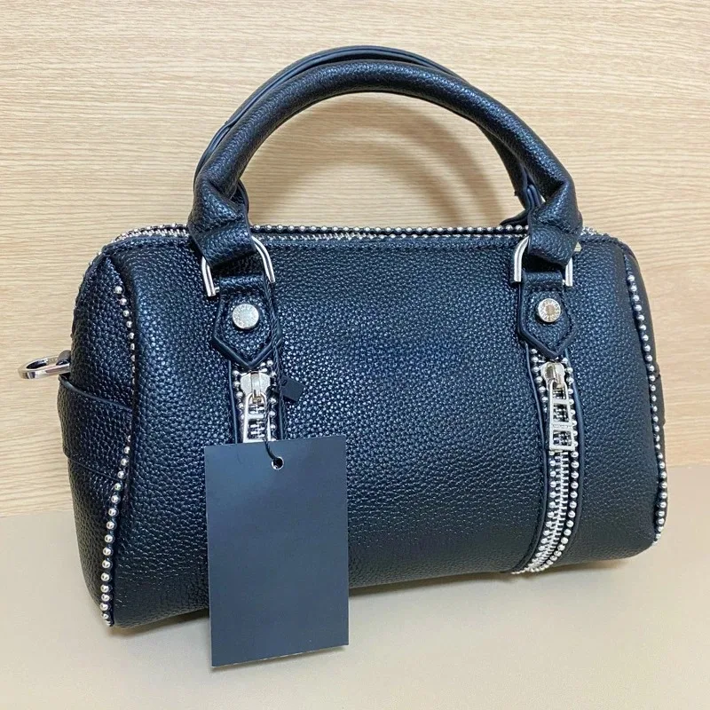 2025 Nuova borsa a tracolla da donna alla moda di alta qualità Borsa a tracolla retrò con rivetti neri Borsa da donna casual dal design di lusso