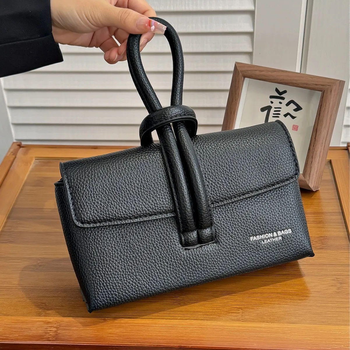 

Женская структурированная большая сумка из натуральной кожи, новая минималистичная и универсальная элегантная повседневная сумка через плечо