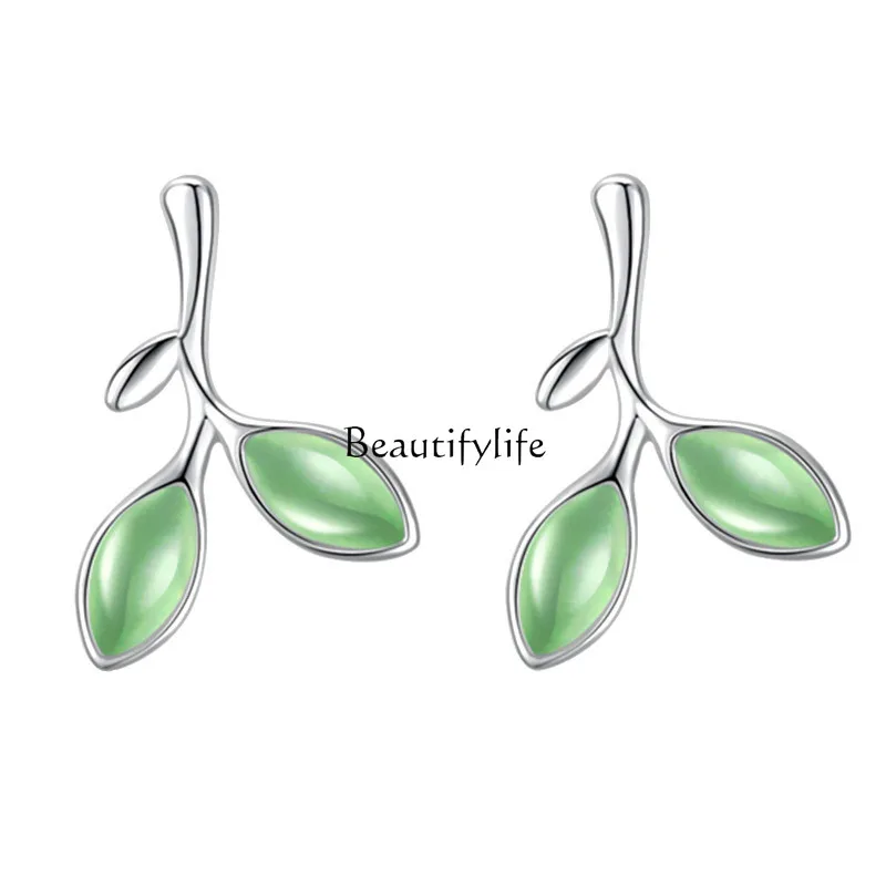 

Simple Xiaoqing opal bud earrings, women's Korean version of Mori literary green leaves