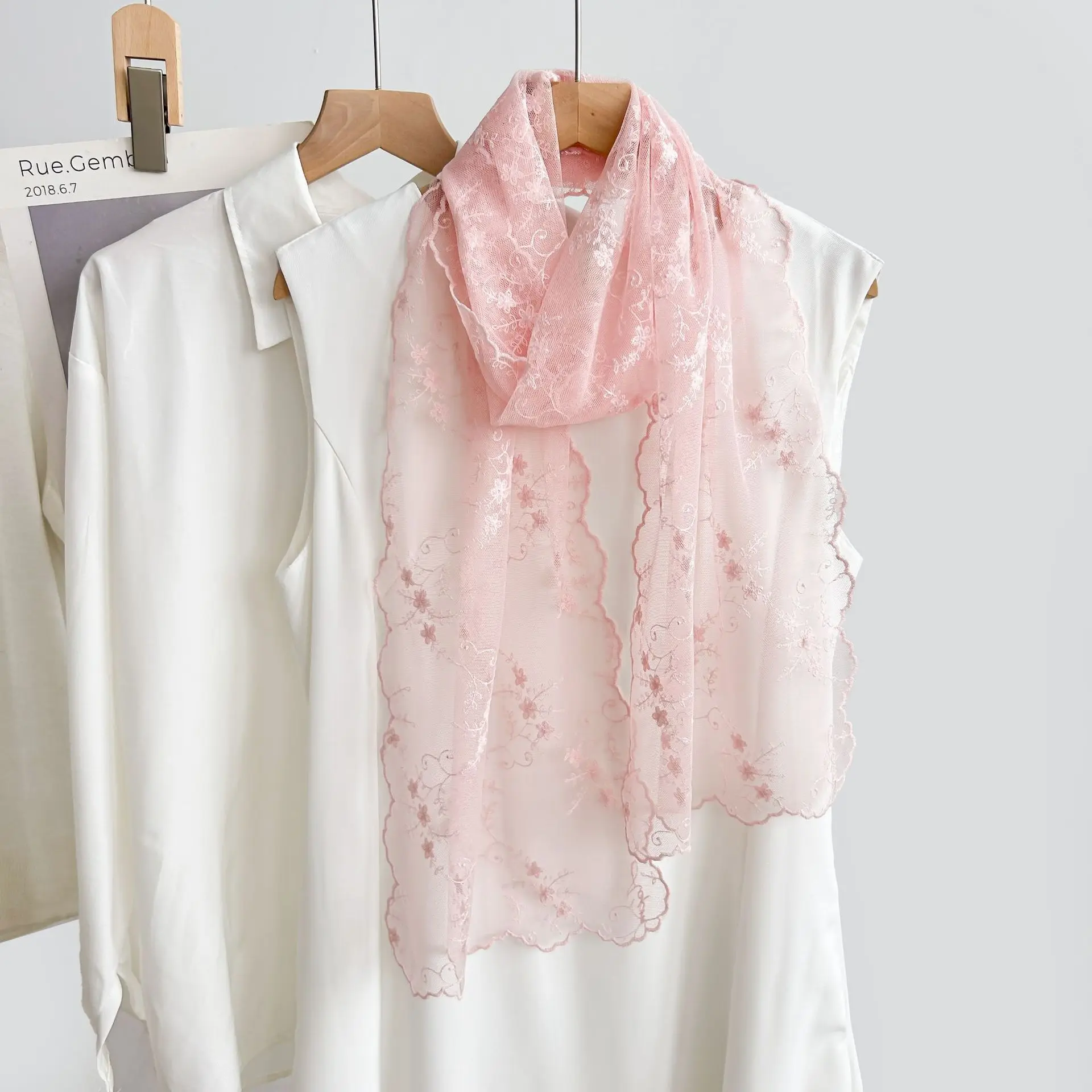 VREOVOR ربيع جديد صباح لطيف الدانتيل المطرزة الغزل المرأة الكورية Ins الحلو وشاح حريري عقال موضة الاتجاه