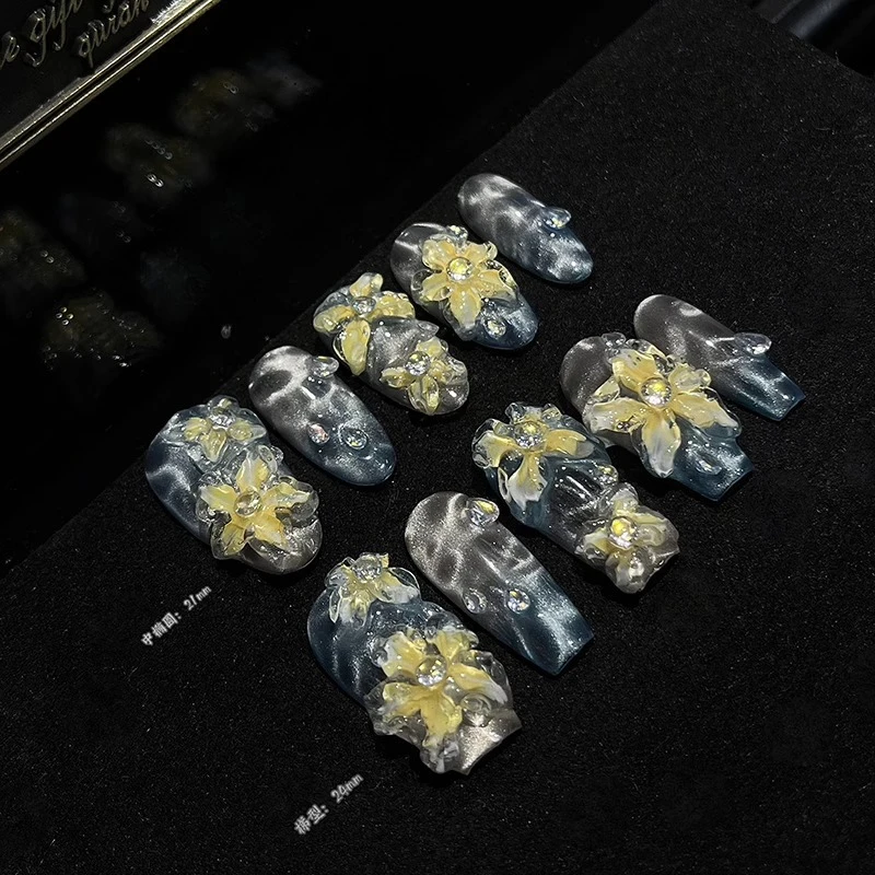 

Winter Dream Handmade Armor Pure Hand-painted Snowflake Three-dimensional Pattern Advanced Sense Custom Products