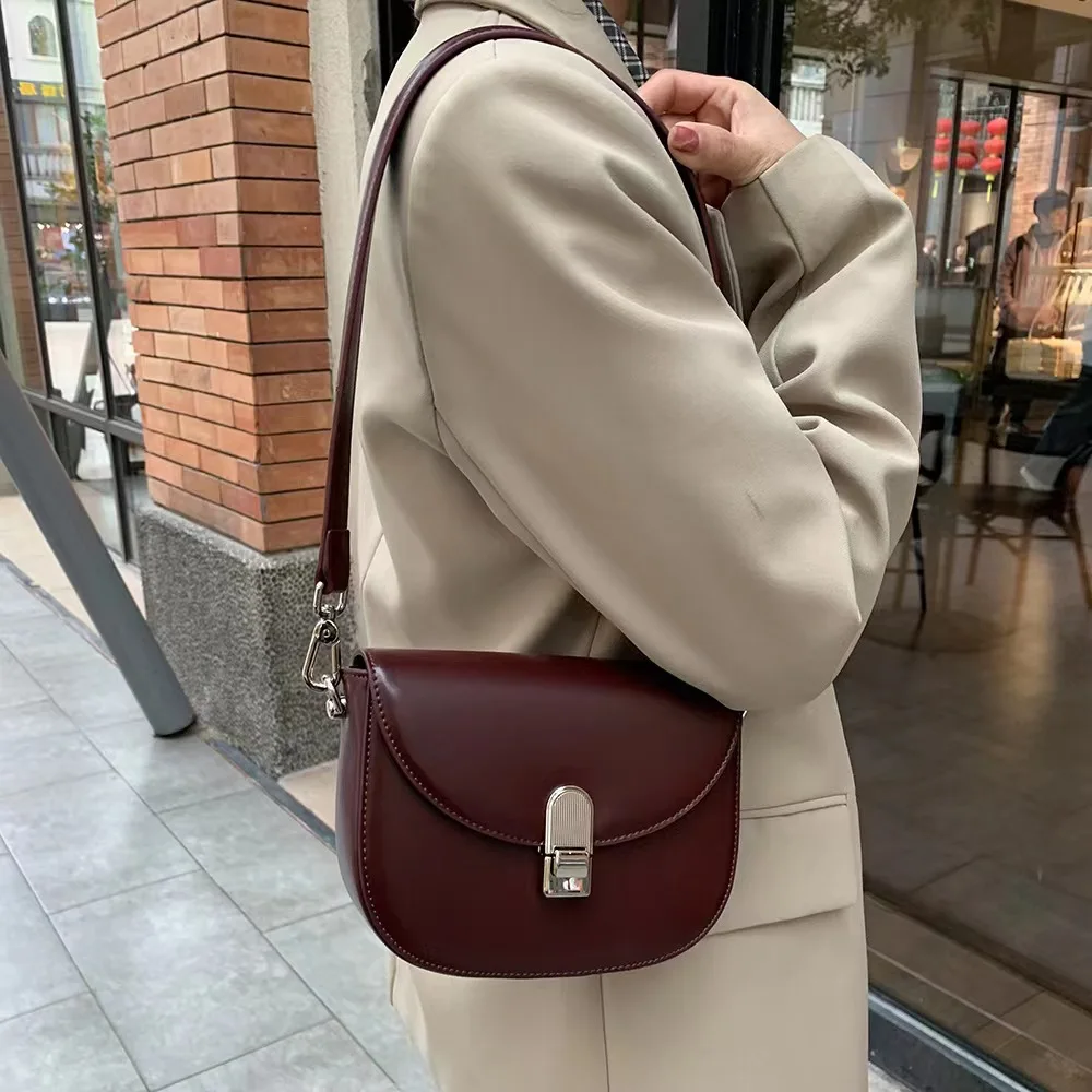 New Niche Designer Luxury Retro Semi-circular Saddle bag Exquisite And Versatile Armpit Bag High-end casual Simple Shoulder Bag