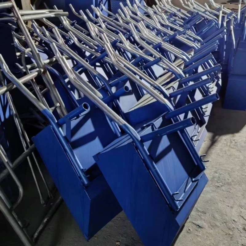 Серый ковш-грузовик, бытовой самосвал