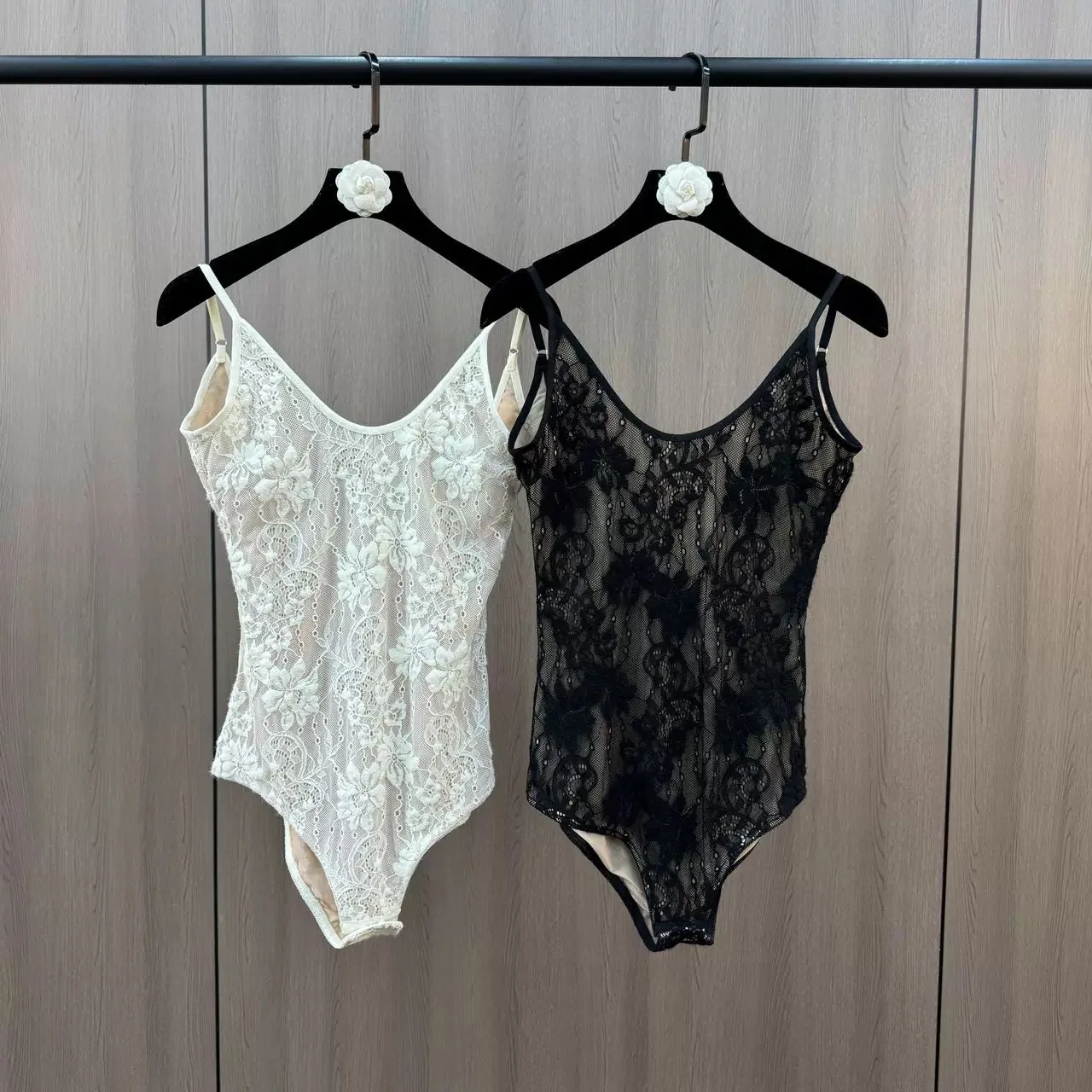Spring/Summer 2025 new retro style lace splicing U-shaped backless one-piece strap y2k crop top