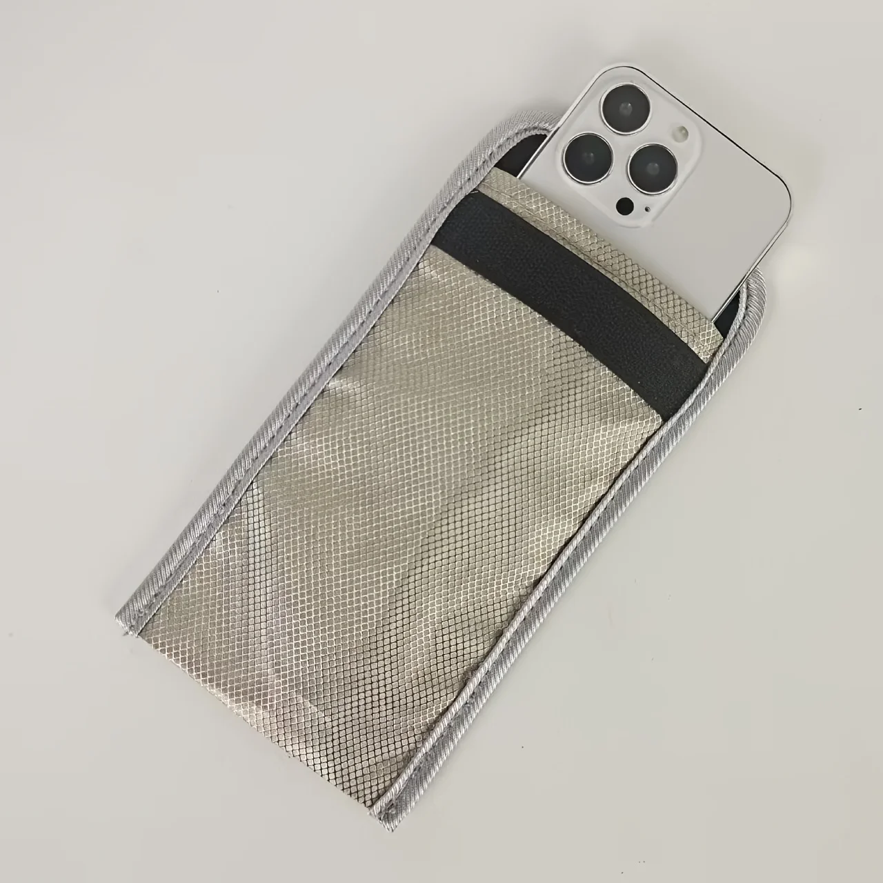 6.5 Inch Grid RFID Signal Blocking Pouch, Anti-Tracking Anti-Degaussing Radiation Shield Bag for Cell Phone & Car Key Fob