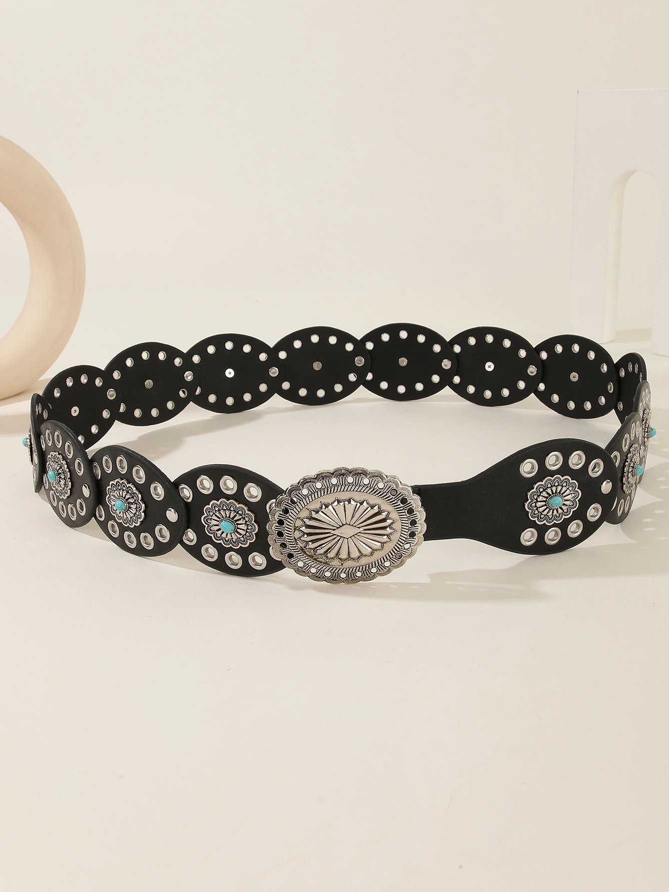 قطعة واحدة من حزام ريترو ستايل المرقعة على الطراز البوهيمي مزين بملحقات نمط فضي للمناسبات الاحتفالية وكهدية