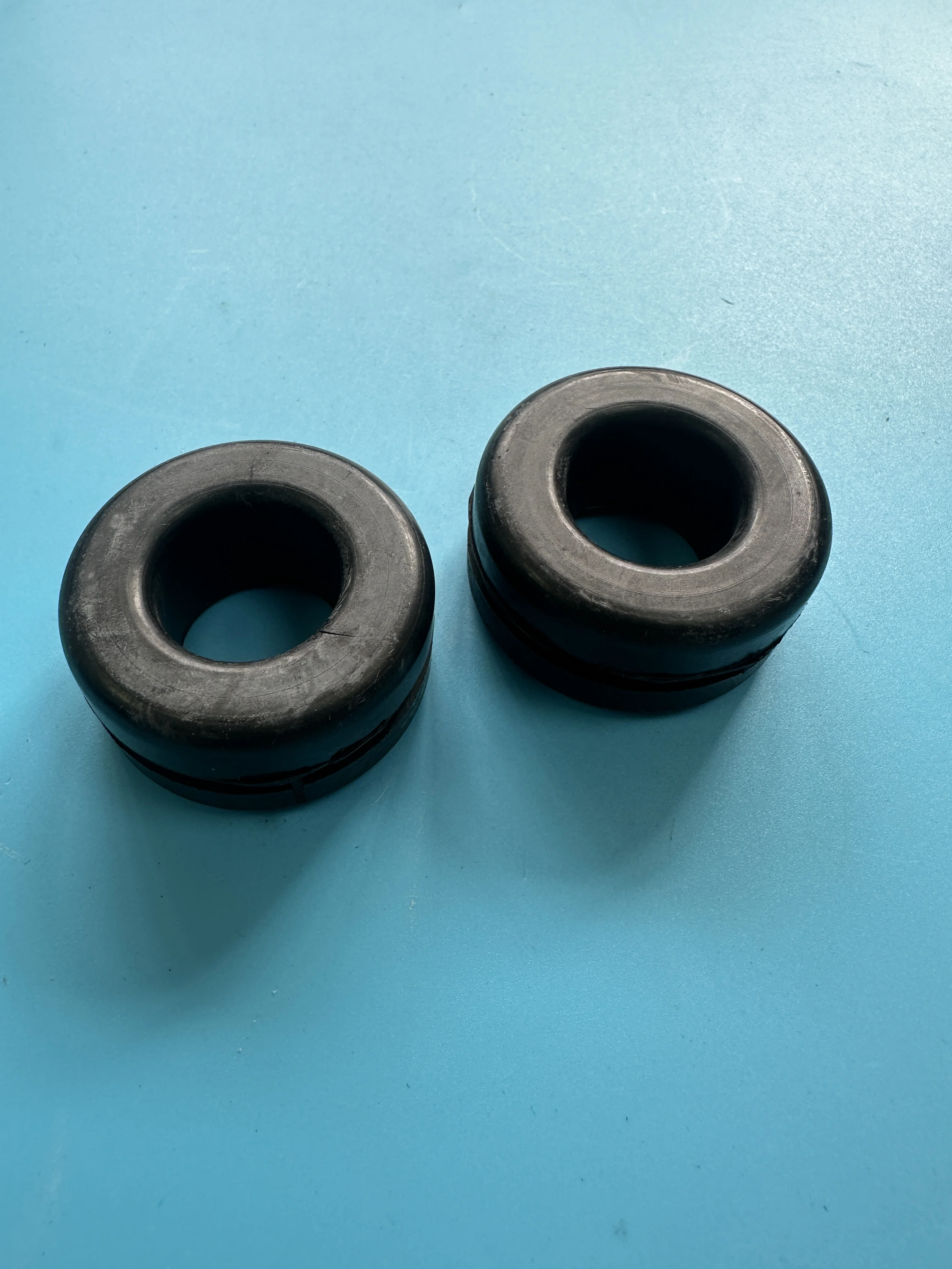 

2PC Radiator Module Insulator Lower 2133208001 For Ssangyong Actyon Kyron Rexton Actyon Sports Actyon Sports II